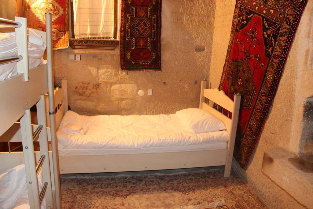 Stay In Peace Cave Hostel Гьореме Номер фото