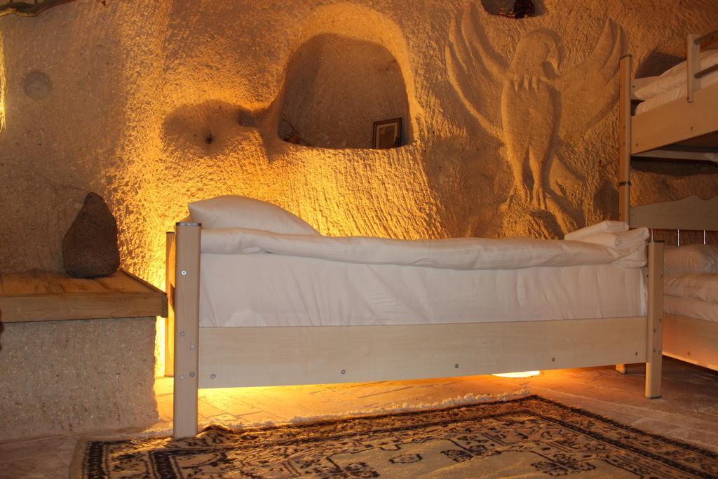 Stay In Peace Cave Hostel Гьореме Номер фото